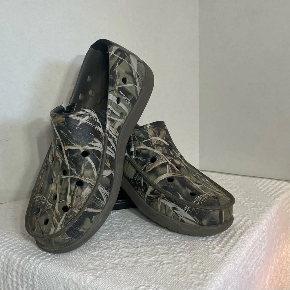 CROCS Camouflage Slip-On Loafers~ Size 8 M~‎ Hunting and Outdoors